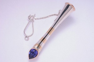 Bespoke tanzanite tie clip, handmade in silver and 18ct yellow gold by charmian beaton design