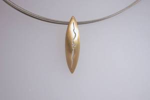 18ct yellow gold pendant set with brilliant cut diamond by award winning charmian beaton design