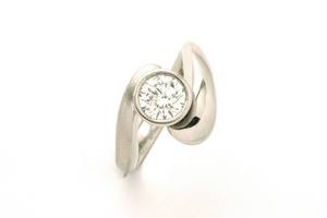 bespoke .90ct brilliant cut diamond engagement ring set in platinum hand made by charmian beaton